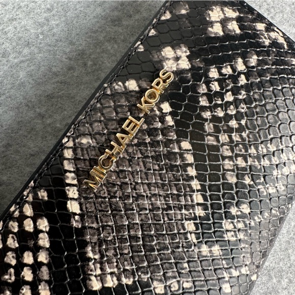 Michael Kors Snake Print Small Jet Set Wallet - Picture 2 of 14